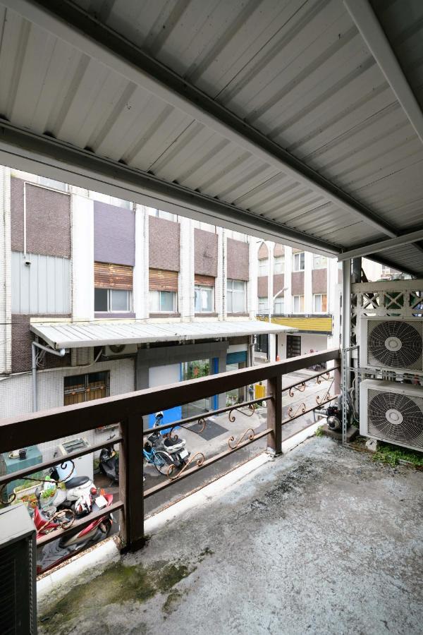 羅東夜市 小宅一生民宿 Night Market Small House Lifetime Hotel 羅東鎮 エクステリア 写真