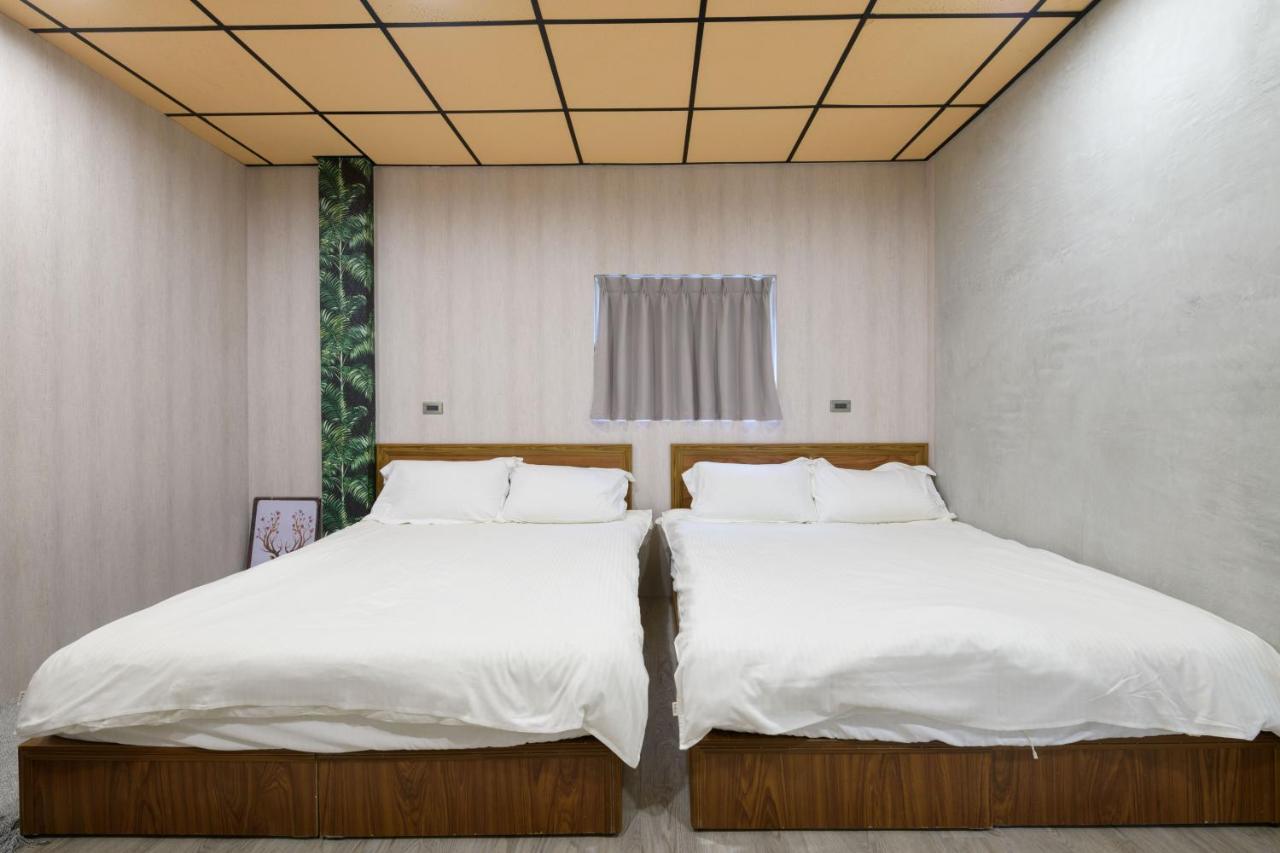 羅東夜市 小宅一生民宿 Night Market Small House Lifetime Hotel 羅東鎮 エクステリア 写真