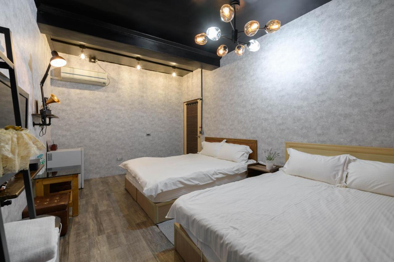 羅東夜市 小宅一生民宿 Night Market Small House Lifetime Hotel 羅東鎮 エクステリア 写真