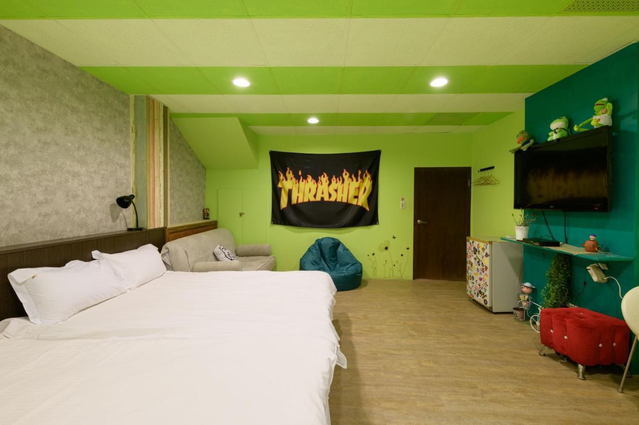 羅東夜市 小宅一生民宿 Night Market Small House Lifetime Hotel 羅東鎮 エクステリア 写真
