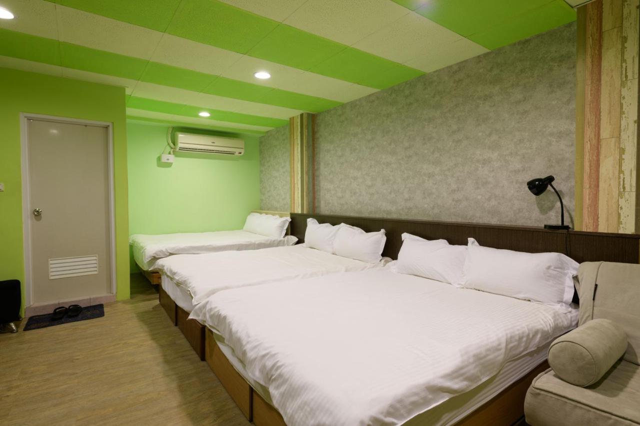 羅東夜市 小宅一生民宿 Night Market Small House Lifetime Hotel 羅東鎮 エクステリア 写真