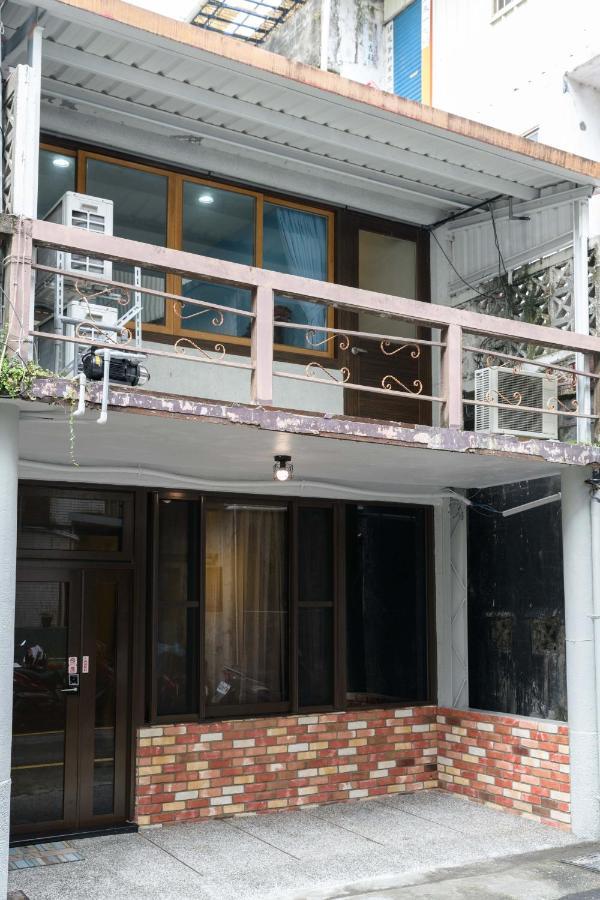 羅東夜市 小宅一生民宿 Night Market Small House Lifetime Hotel 羅東鎮 エクステリア 写真