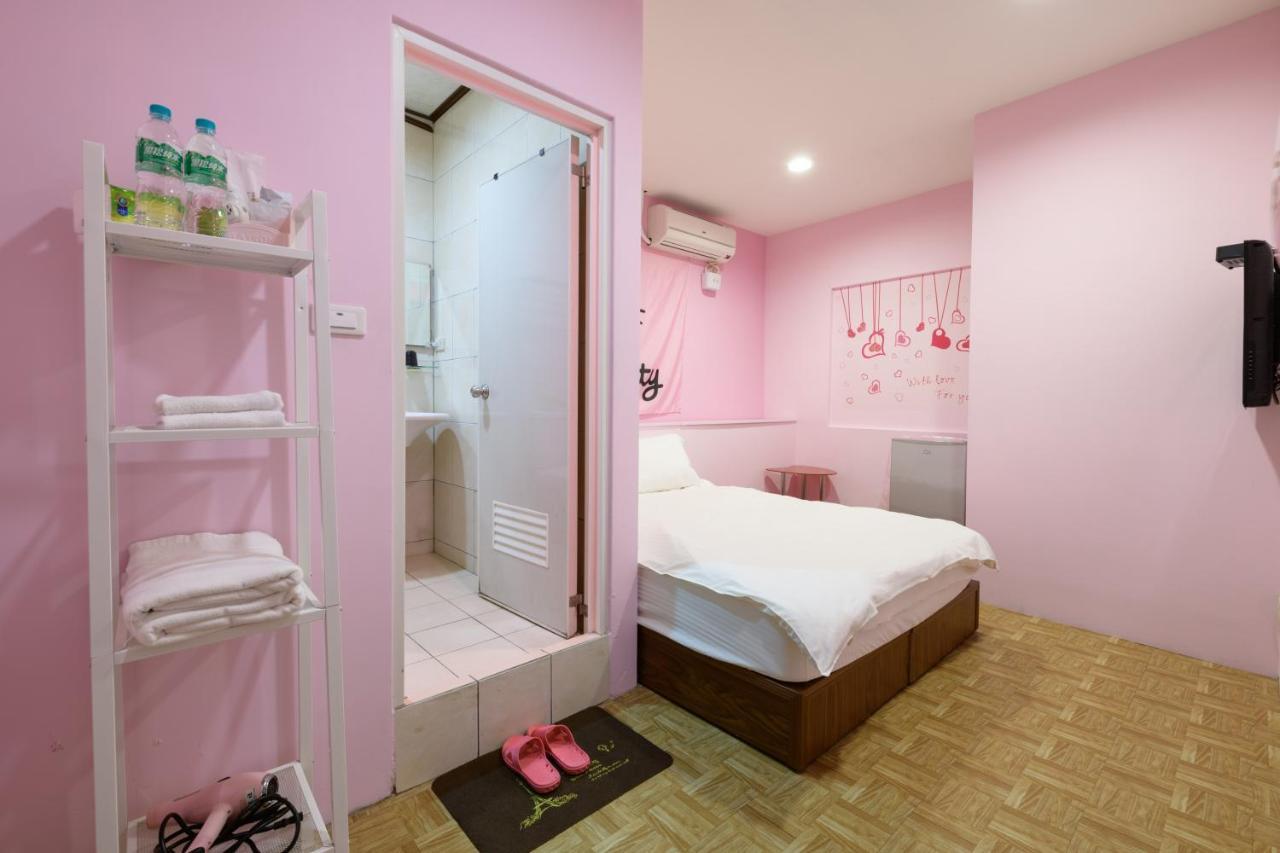 羅東夜市 小宅一生民宿 Night Market Small House Lifetime Hotel 羅東鎮 エクステリア 写真