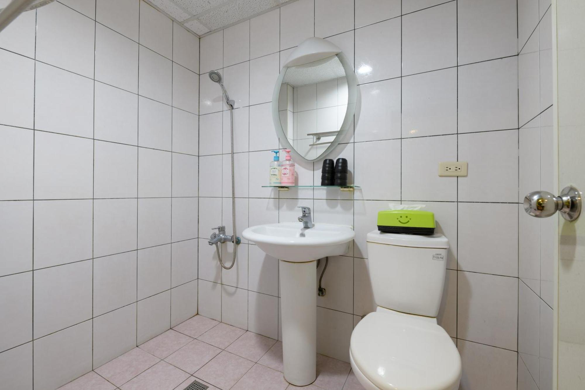 羅東夜市 小宅一生民宿 Night Market Small House Lifetime Hotel 羅東鎮 部屋 写真